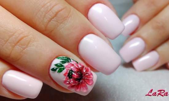 нежные ногти с цветком