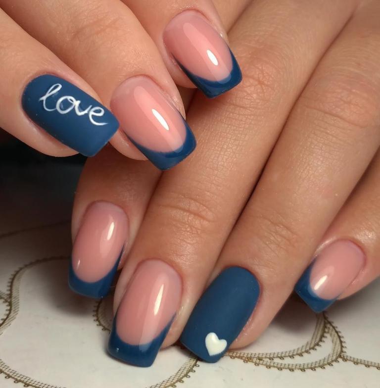 синий френч с рисунком на ногтях фото