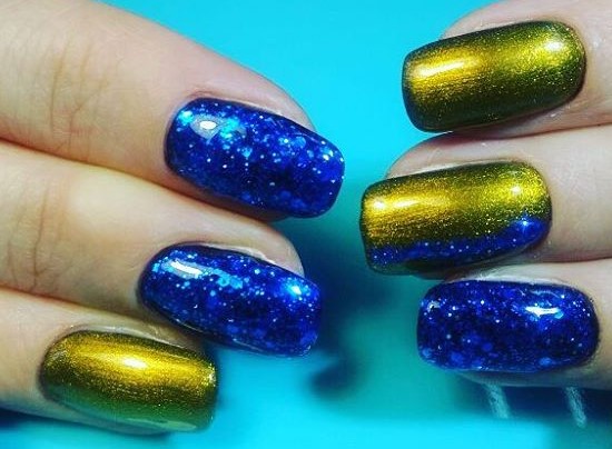 дизайн ногтей синий с золотым