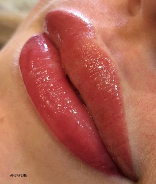 татуаж губ в технике акварель