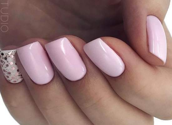 розовые ногти