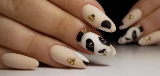 панда на ногтях