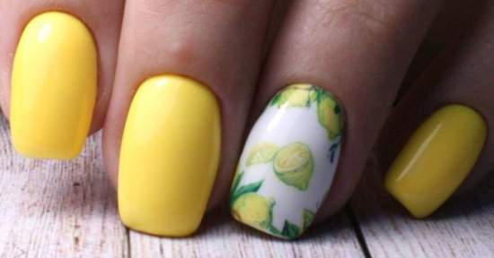 лимоны на ногтях