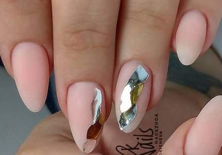 Техника жидкий металл: украшаем ногти каплями расплавленного золота